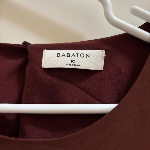 Aritzia Babaton Hamptons Burgundy Midi Dress Back Cut Out Side Slit  Size 10 - Picture 3 of 4